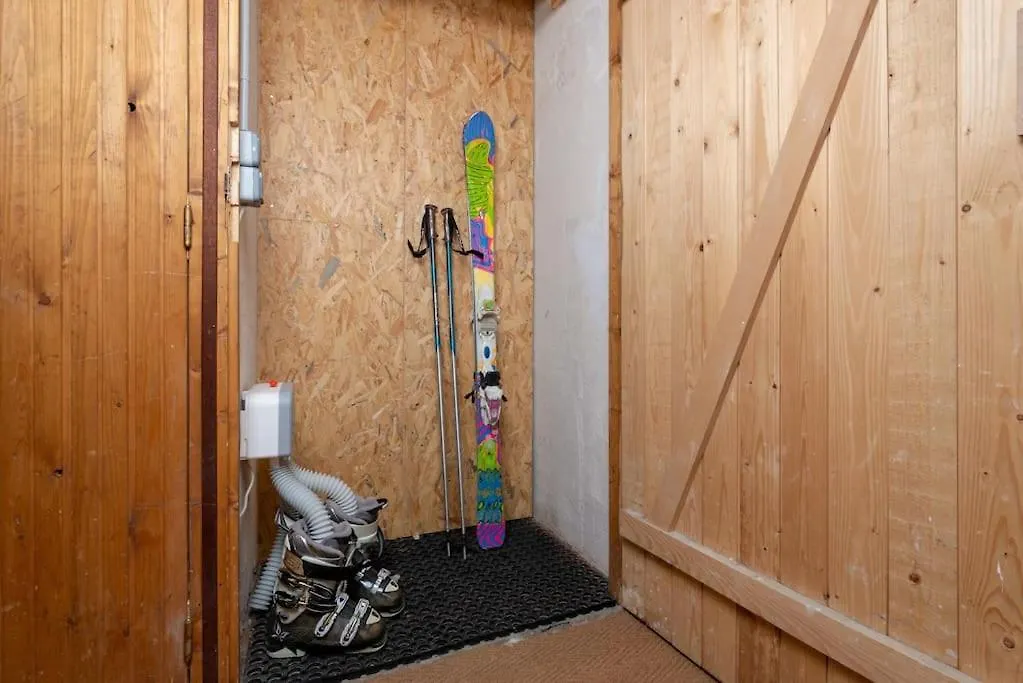Ski In Ski Out With Sought After Location Saint-Martin-de-Belleville Apartment